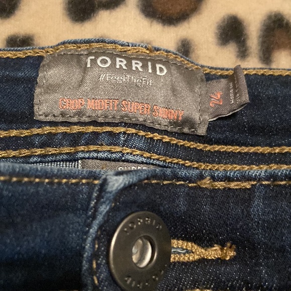 2 for $35 TORRID JEANS Women’s Size 24 TORRID Crop Midfit Super Skinny Super - Picture 2 of 10